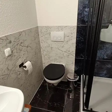 Apartment Weserblick, Naehe A2, Wasserblick, Direkt Am Wasser, Weserzugang, 4-5 Personen, Wlan, Radwanderweg Vor Der Eingangstuer Weserbergland, Hameln, Rinteln, Schaumburg Hessisch Oldendorf