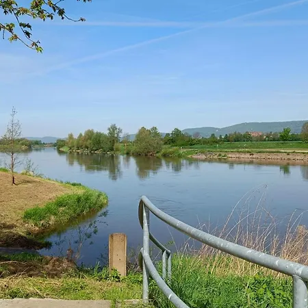 Weserblick, Naehe A2, Wasserblick, Direkt Am Wasser, Weserzugang, 4-5 Personen, Wlan, Radwanderweg Vor Der Eingangstuer Weserbergland, Hameln, Rinteln, Schaumburg Apartment *